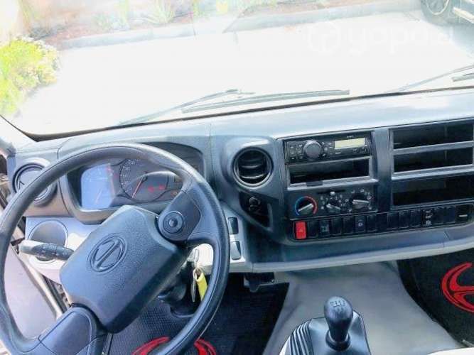 Camión Hino 817 2021 impecable 5.000 kg