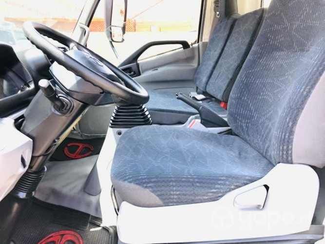 Camión Hino 817 2021 impecable 5.000 kg
