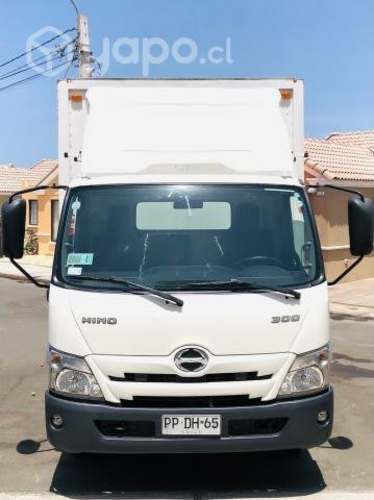 Camión Hino 817 2021 impecable 5.000 kg