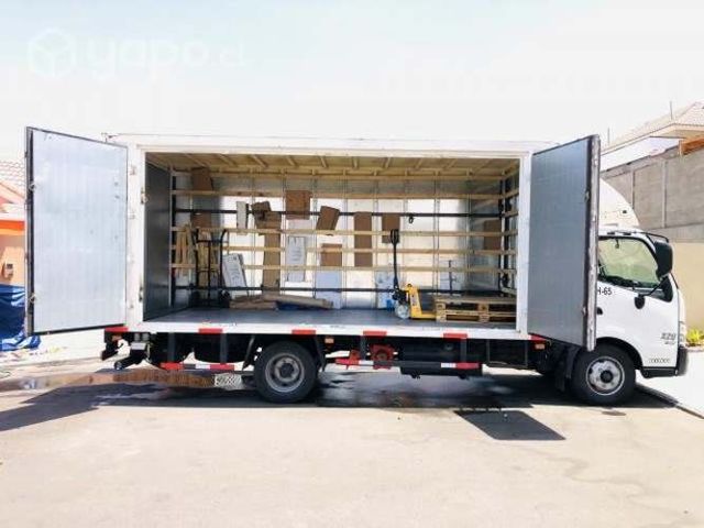 Camión Hino 817 2021 impecable 5.000 kg