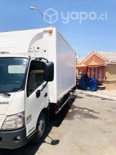 Camión Hino 817 2021 impecable 5.000 kg