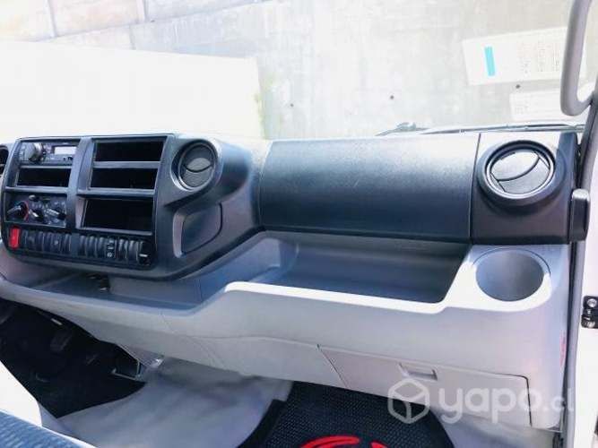 Camión Hino 817 2021 impecable 5.000 kg