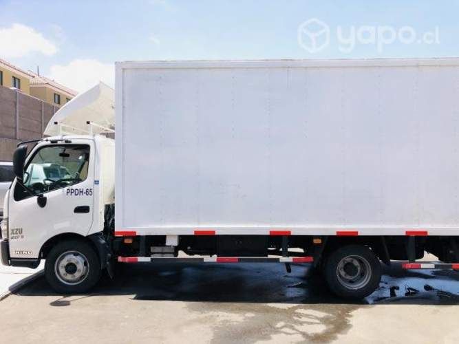 Camión Hino 817 2021 impecable 5.000 kg