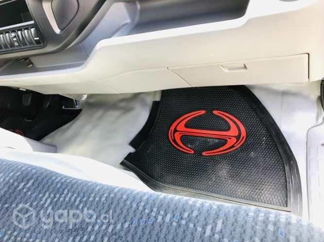 Camión Hino 817 2021 impecable 5.000 kg