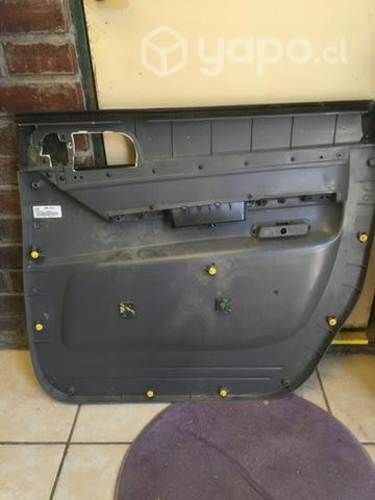 Forro interior y vidrio puerta trasera Sanggyont