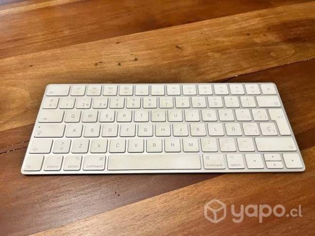 Teclado Apple &#8220;MAGIC KEYBOARD&#8221;