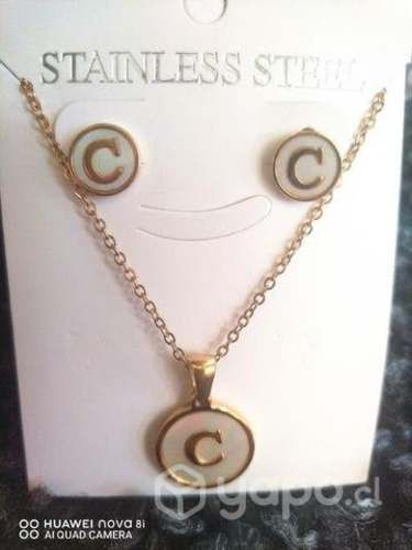 Conjunto de collar y aretes de acero y nácar
