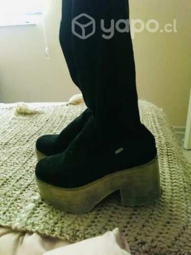 Lote de botines y zapatillas