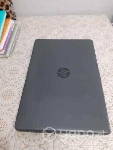 NOTEBOOK HP 250 G7, 4GB de RAM. DETALLE ESTÉTICO,