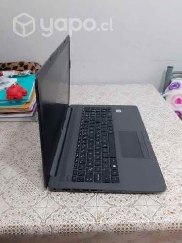 NOTEBOOK HP 250 G7, 4GB de RAM. DETALLE ESTÉTICO,