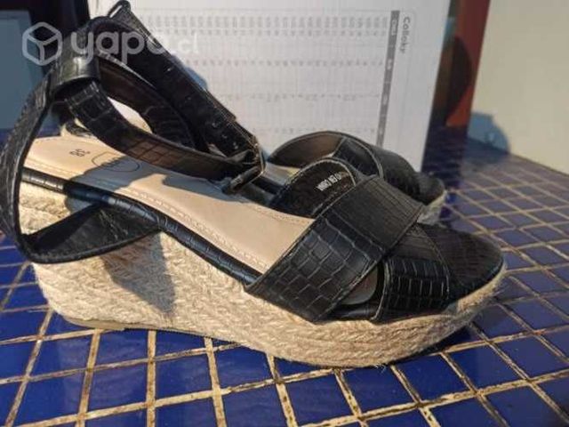 Zapatos Mujer Marca URB numero 38, Color Negro