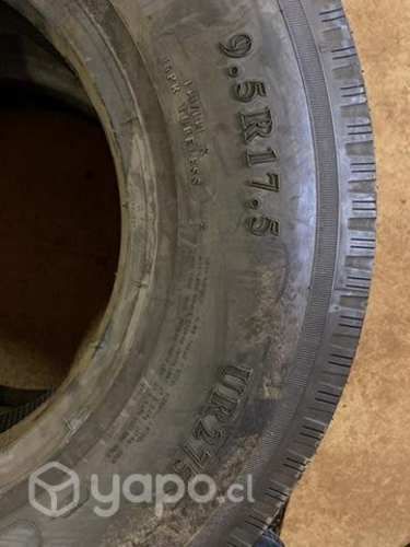 Neumático maxxis 9.5r17.5 nuevos 2 unidades