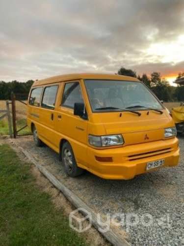 Mitsubishi L300 escolar