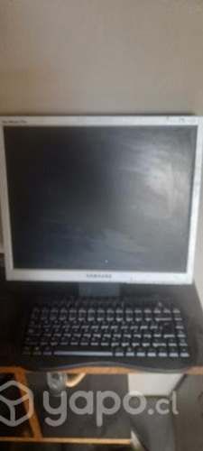 Pantalla computador y teclado