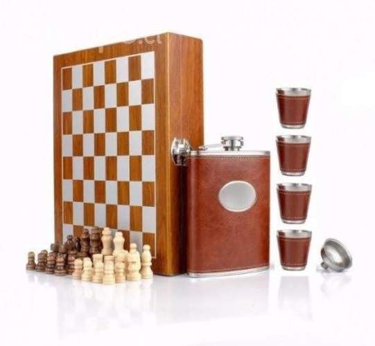 Juego de Ajedrez Tablero Madera con Petaca y Vasos