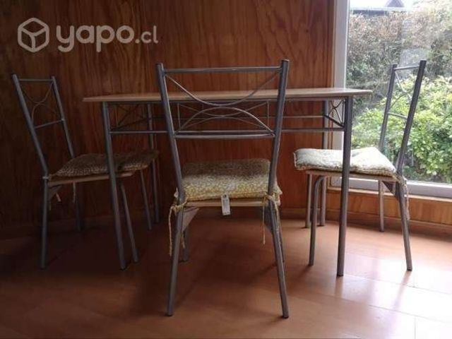 mesa con 3 sillas