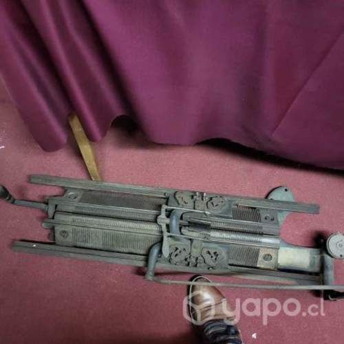 Maquina tejedora antigua