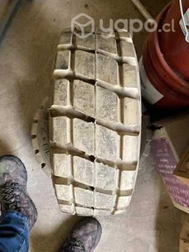 Neumático maciso grúa horquilla 18x7x8