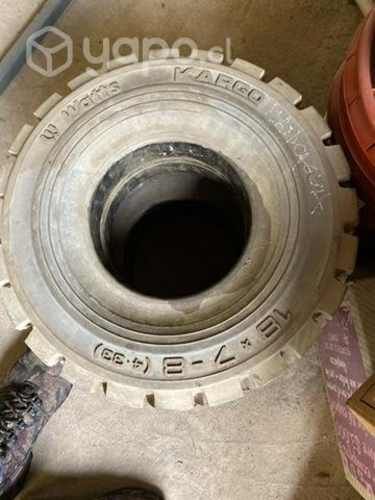 Neumático maciso grúa horquilla 18x7x8
