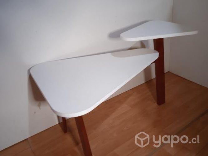 Mesa de centro triangular con plataforma