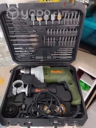 Taladro percutor con set de herramientas