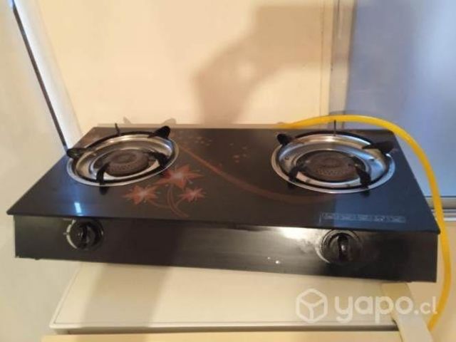 Nevera y cocina en buen estado