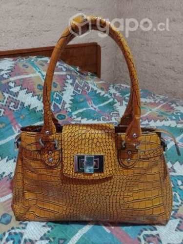 Cartera color amarllo