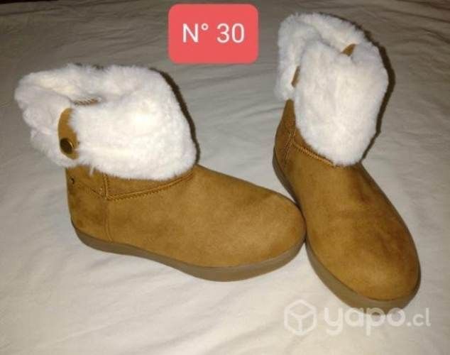 Zapatos nuevos de niño y niña