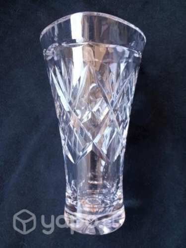 Florero de Vidrio de Base Circular y Boca Superior