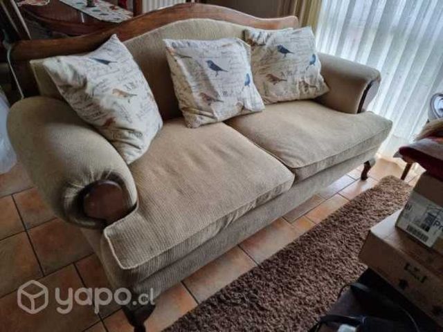 Sofá clásico. 3 cuerpos. Buen estado. Oportunidad!