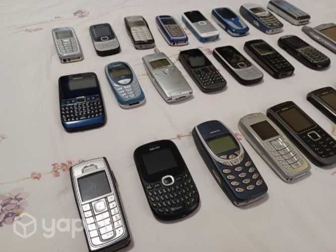 Colección de Celulares Antiguos