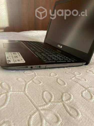 Notebook ASUS con accesorios