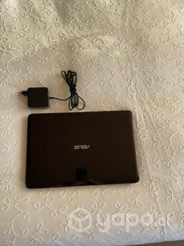 Notebook ASUS con accesorios