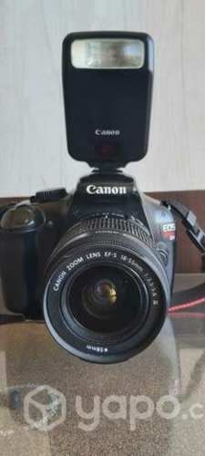 Cámara Canon EOS T3 con accesorios