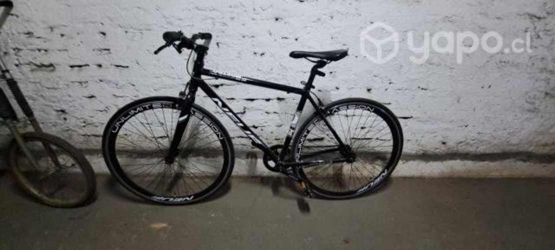 Bicicleta fixie aro 26 + casco + luces