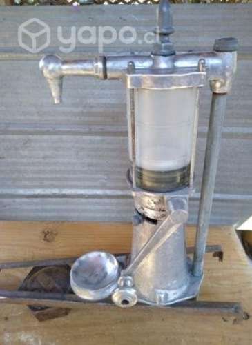 Bomba de almacén antigua