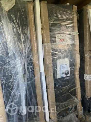 Gabinete UPS marca APC AR3100