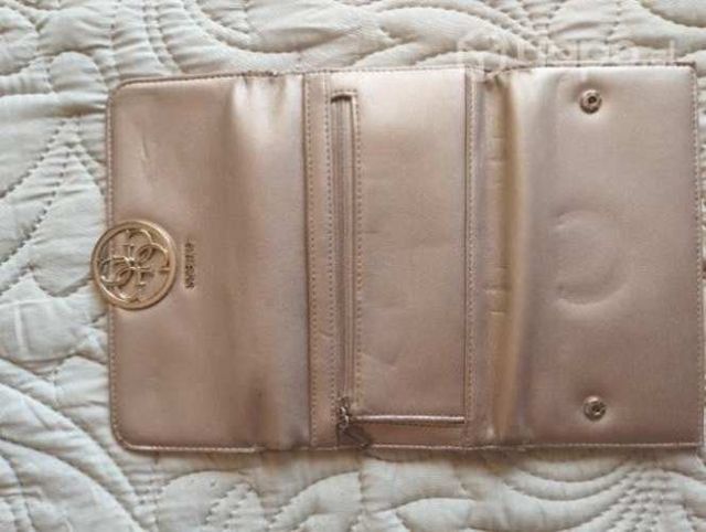 Billetera Guess Rosada