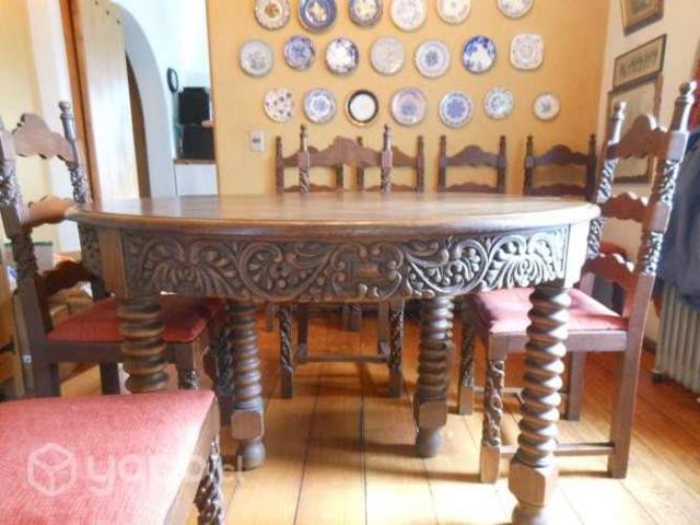 Comedor Tallado en Madera de Nogal,Antiguo