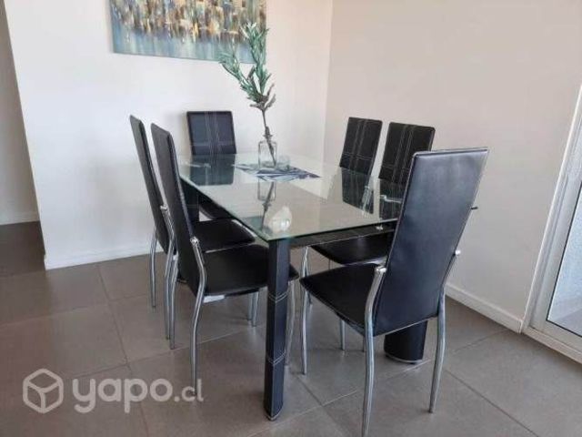 mesa de vidrio con 5 sillas