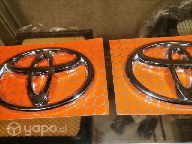 Logos traseros toyota yaris