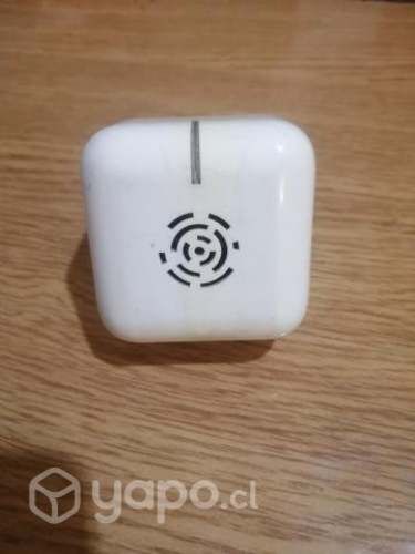 Ahuyentador de ratones y cucarachas.