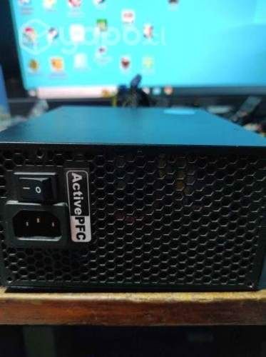 Fuente de poder Gaming 900 watts certificada