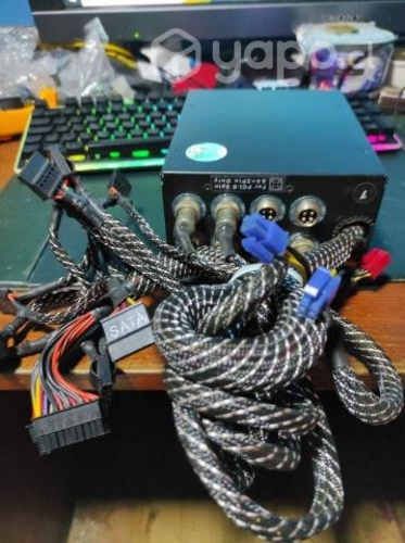 Fuente de poder Gaming 900 watts certificada