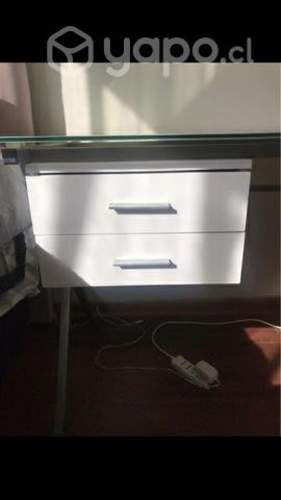 Escritorio de vidrio