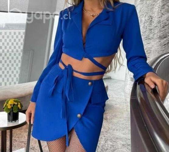 Hermoso conjunto top +falda en tono azul