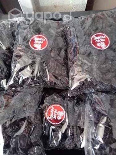 ciruelas secas con carozo y nueces