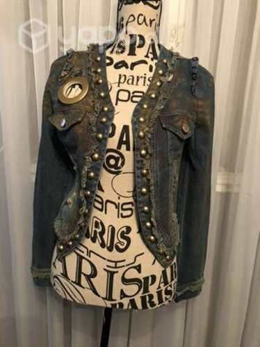 Hermosa y exclusiva chaqueta de mezclilla