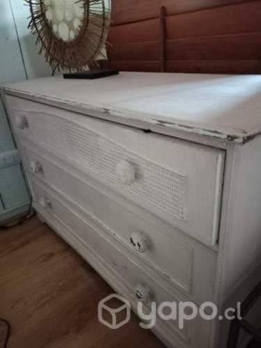 Linda cómoda rosada envejecida