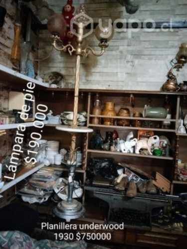 Antigua lámpara de pie